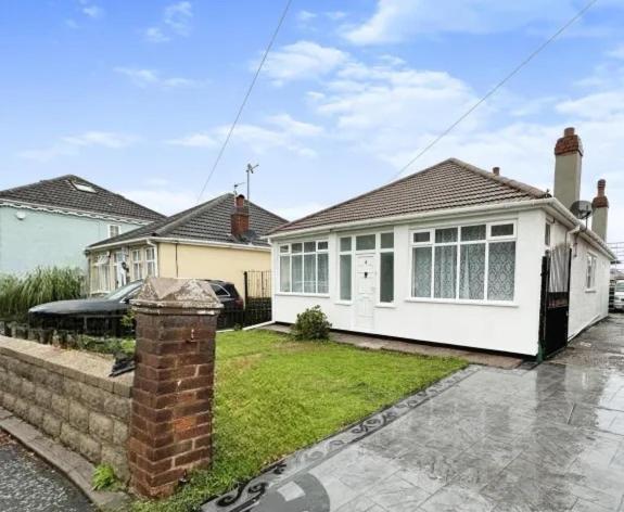 Uplands Grove Bungalow Hotel Вулвергемптон Екстериор снимка